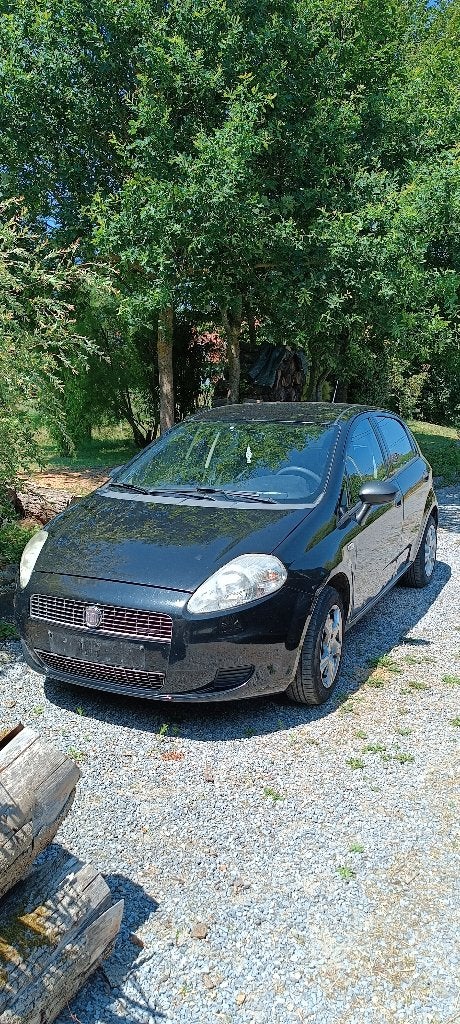 Fiat Punto 1.3 diesel, Autos, Fiat, Particulier, Punto, Diesel, Euro 4, Berline, 5 portes, Boîte manuelle, Noir, Noir, Tissu, Traction avant
