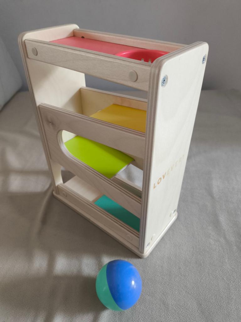 Lovevery houten drop & roll ramp montessori speelgoed, Kinderen en Baby's, Ophalen