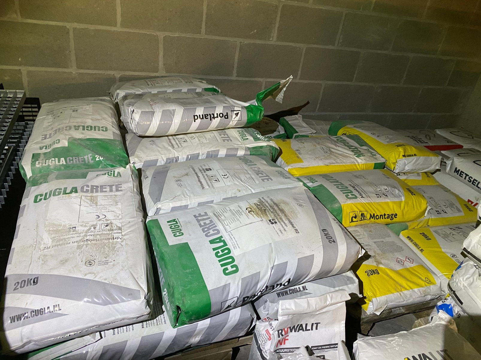 kleefgips, krimpvrije mortel, Doe-het-zelf en Bouw, Isolatie en Afdichting, Ophalen, Zo goed als nieuw
