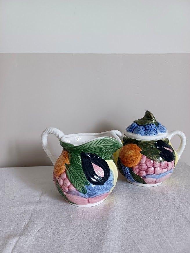 '80 Majolica. Suikerpot en Melkkan - Handgeschilderd fruit., Vintage, Enlèvement ou Envoi, Utilisé, Multicolore