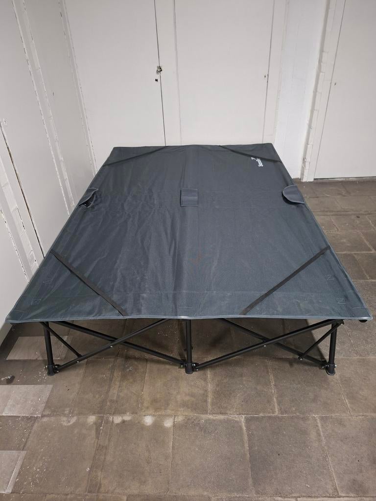 Lit de camping pour deux personnes (Decathlon)