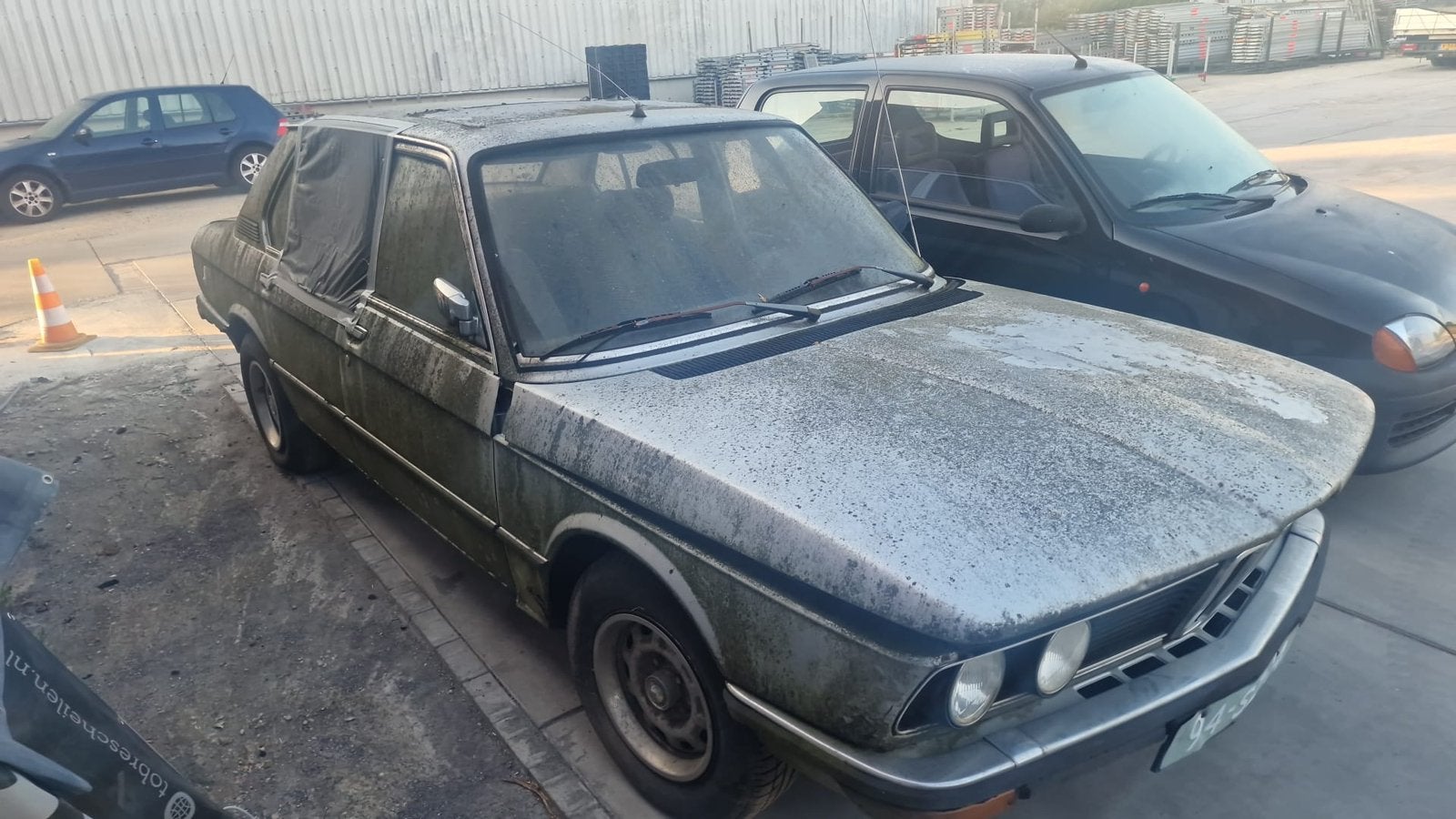 BMW 525 E12 Handgeschakeld schuurvondst Restauratieproject, Auto's, BMW, Particulier, 5 Reeks, Benzine, Euro 1, Break, 5 deurs