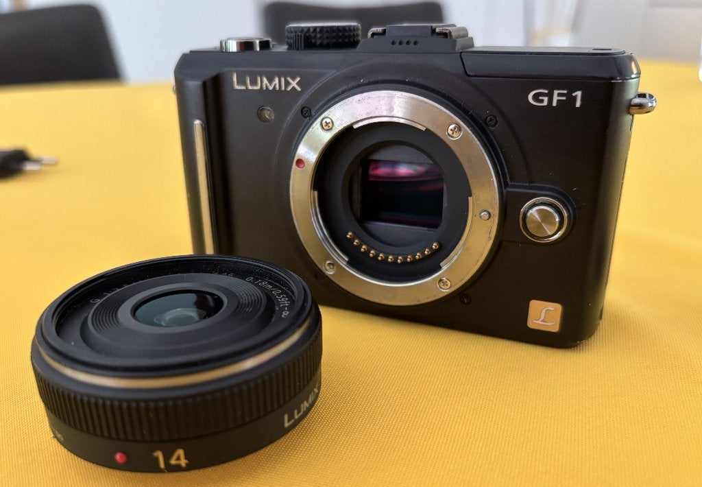 Panasonic Lumix GF1 met 14mm f 2.5 prime pancake lens, Ophalen of Verzenden, Gebruikt, Systeemcamera, Panasonic