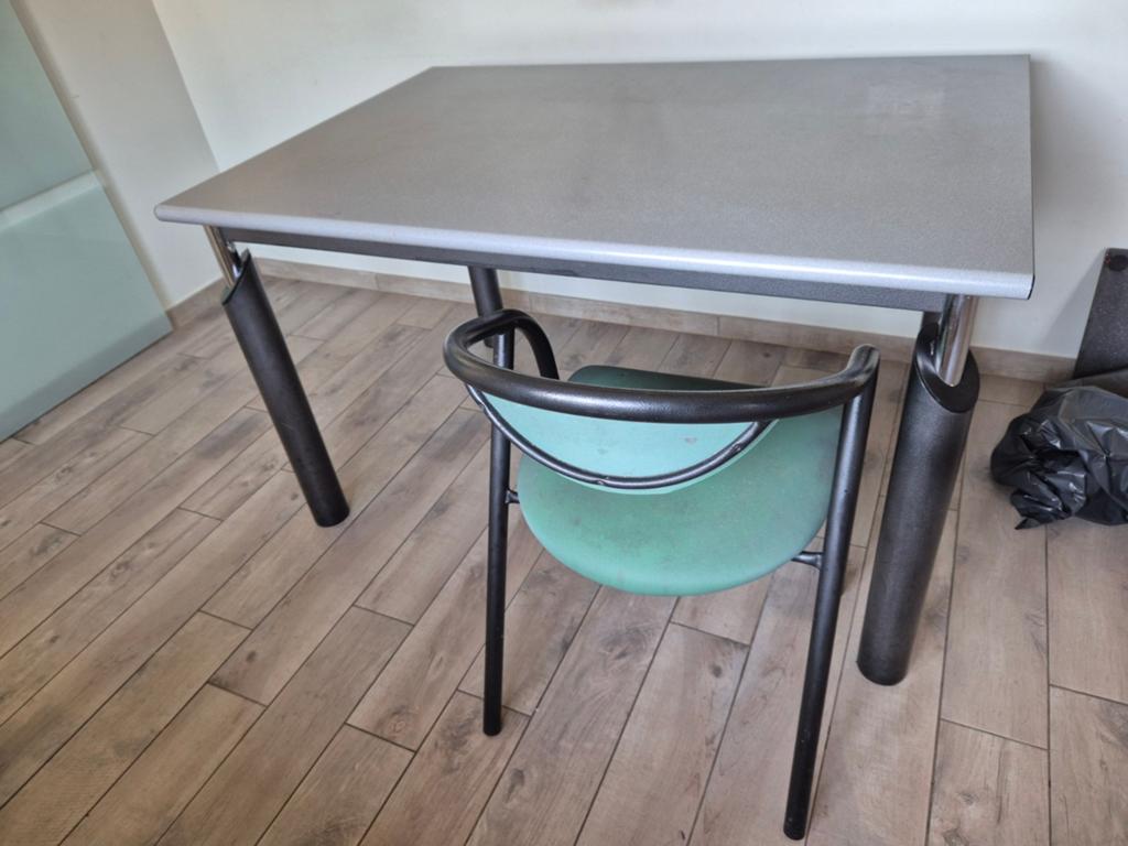 GRATIS Tafel met 4 stoelen, Ophalen