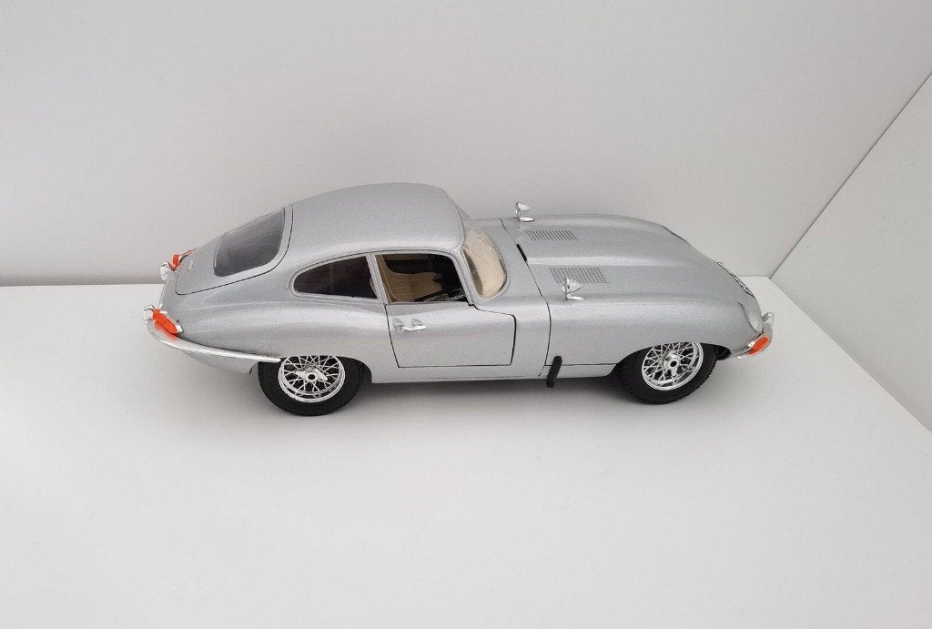JAGUAR XK Type E Coupé S1 Silver 1/18 BURAGO Premium Neuve, Enlèvement ou Envoi, Neuf, Voiture, Burago