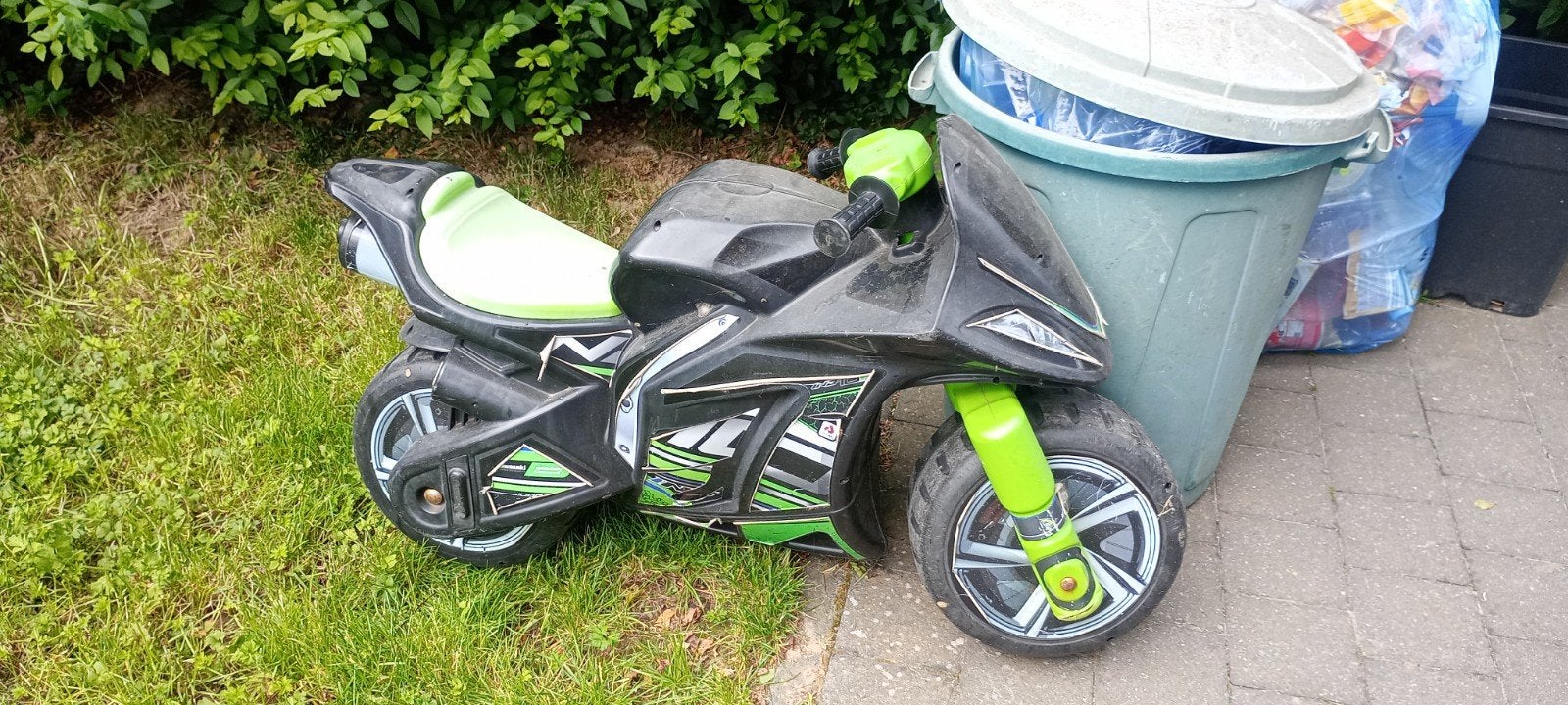 Les enfants jouent bien à moto, Vélos & Vélomoteurs, Enlèvement