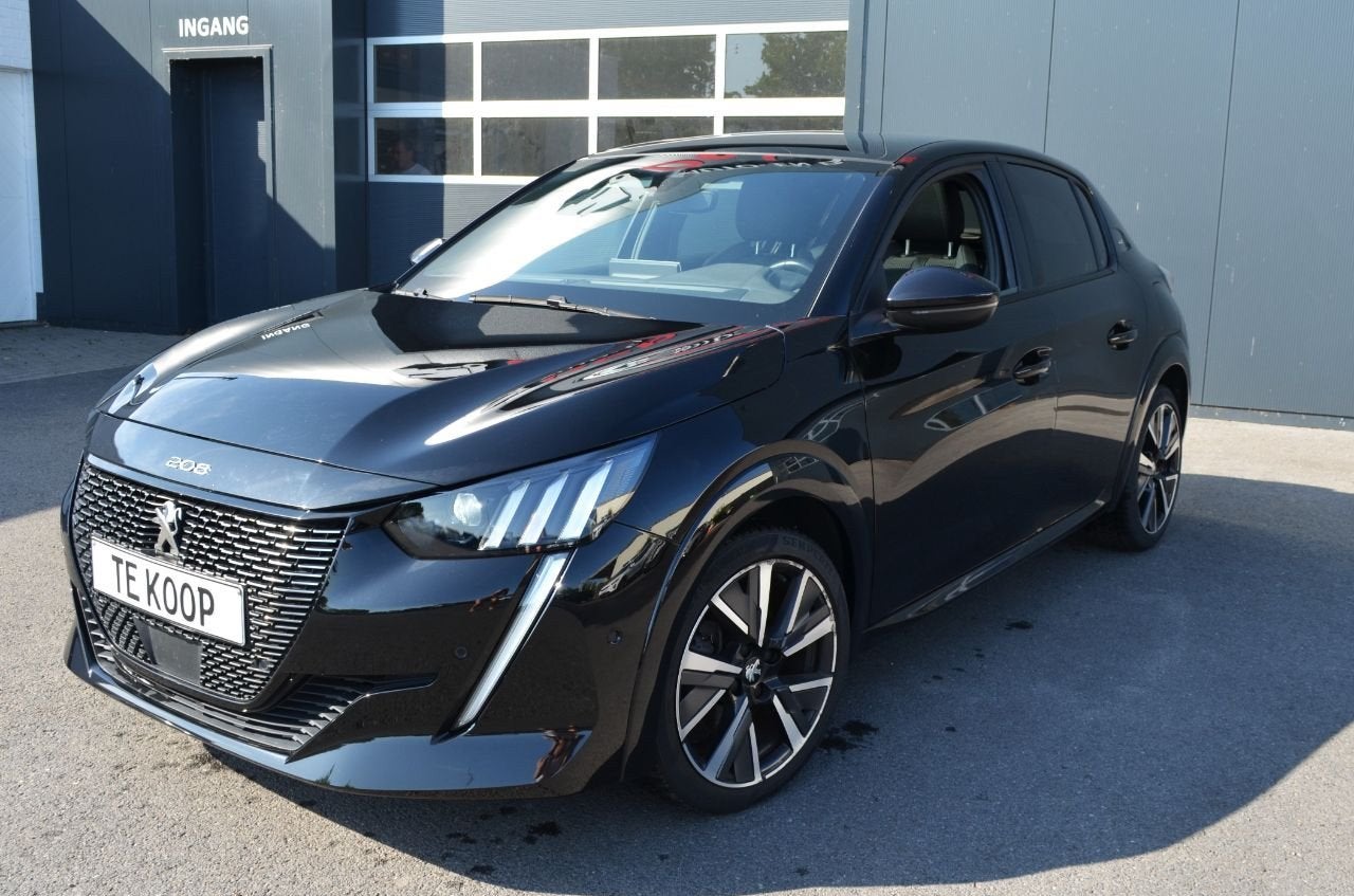 Peugeot 208 GT/Nav/Keyless/Camera/panoramisch dak/halfleder, Auto's, Voorwielaandrijving, Gebruikt, Euro 6, 1199 cc