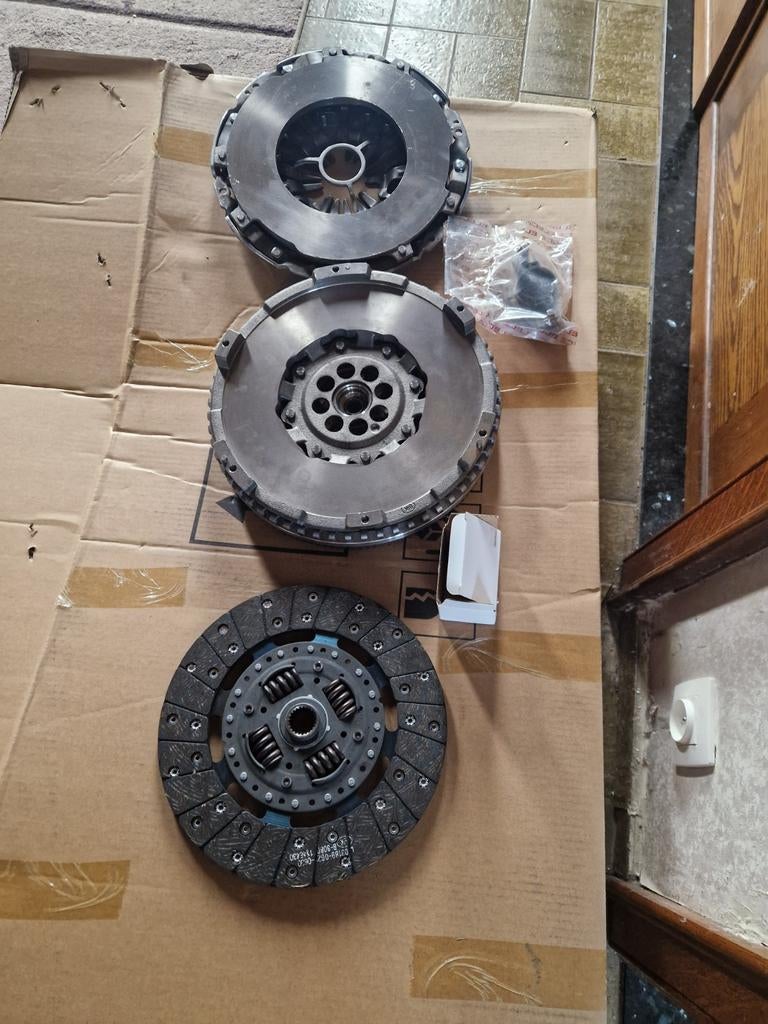 Fits Hyundai H-1 2.5 CRDi + Other Models LUK Clut, Autos : Pièces & Accessoires, Transmission & Accessoires, Hyundai, Enlèvement ou Envoi