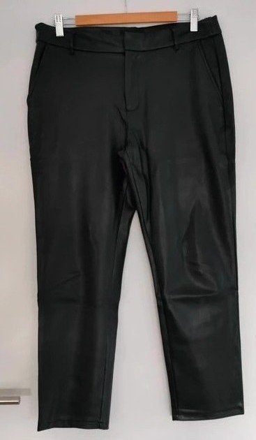 Leather look broek 40 Youh. Steekzakjes, los aan de benen, Kleding | Dames, Maat 38/40 (M), Zwart, Ophalen of Verzenden, Zo goed als nieuw
