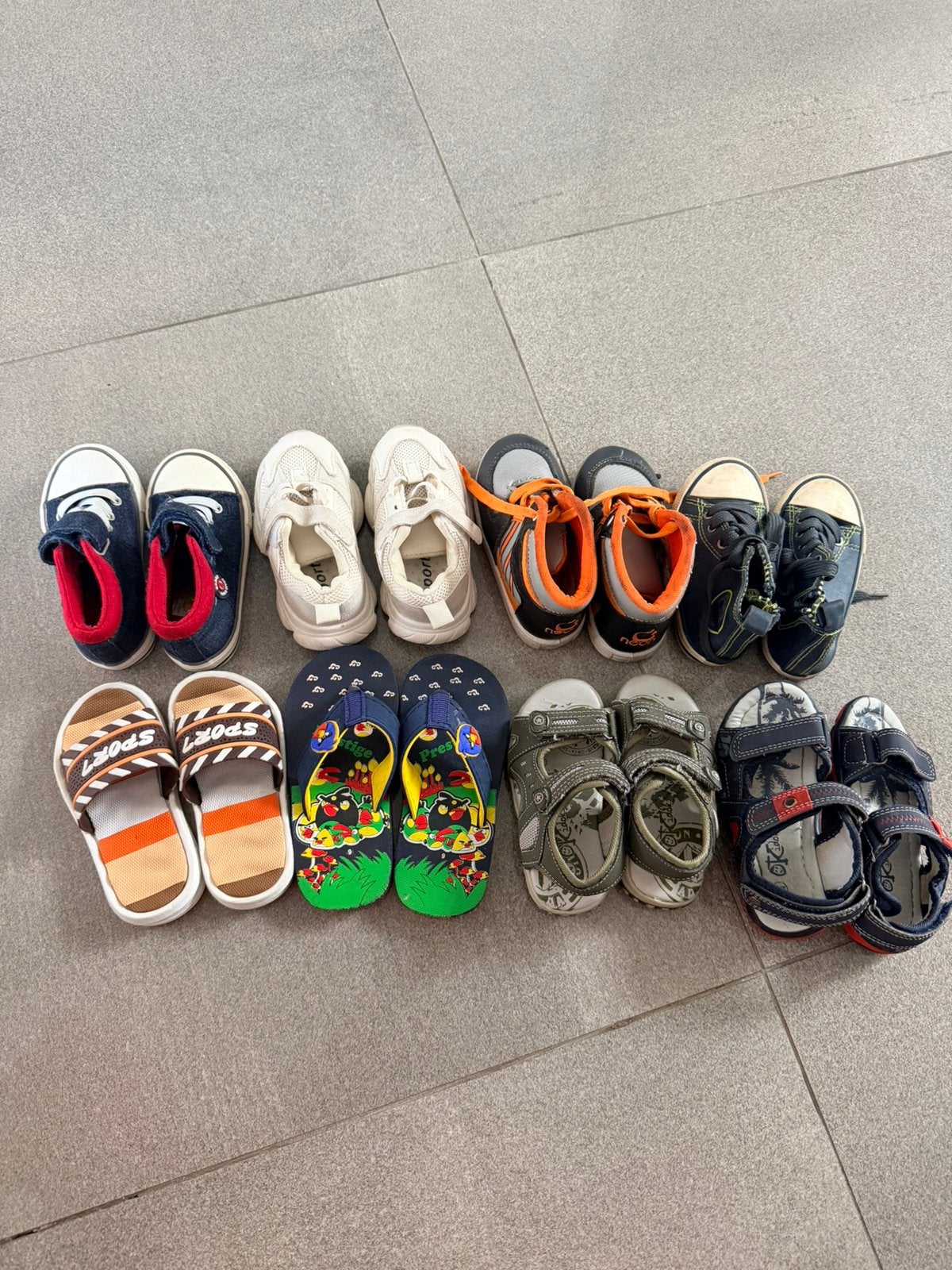 8 paires de chaussures pour enfants taille 23, Garçon ou Fille, Comme neuf, Enlèvement, Chaussures