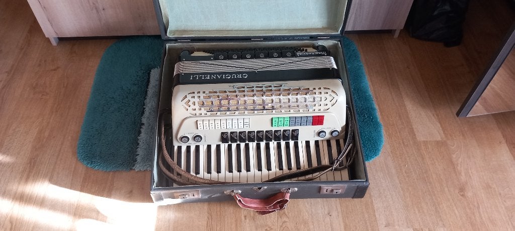 ACORDEON  CRUCIANELLI MAGIC VOX100, Ophalen, Overige formaten, Met koffer, Toetsaccordeon