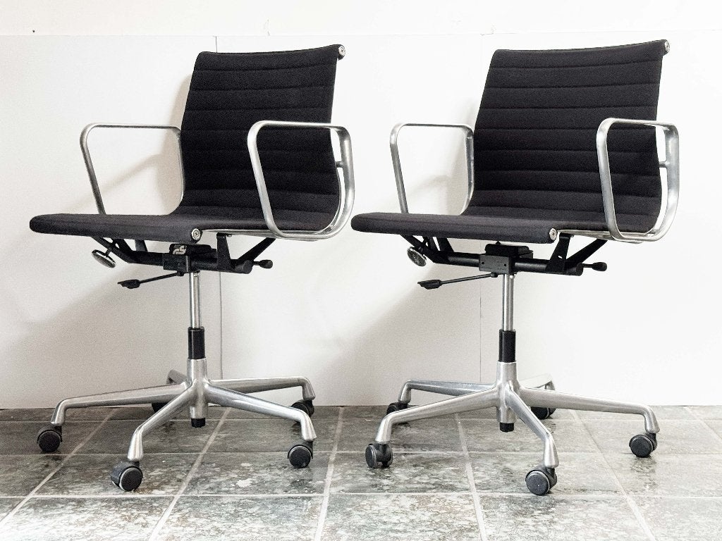 2x originele Vitra Eames EA117 design bureaustoelen, Ophalen, Zo goed als nieuw, Zwart, Bureaustoel
