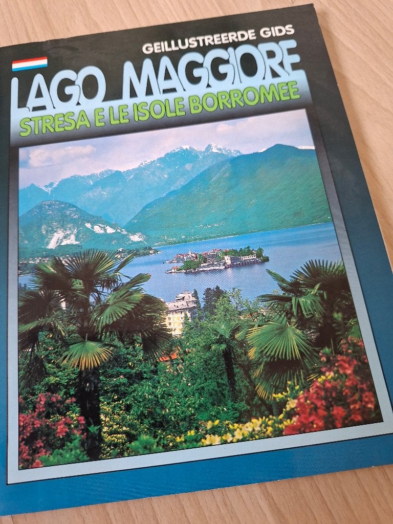Lago Maggiore, Stresa en de Borromeïsche Eilanden, Boeken, Reisgidsen, Ophalen of Verzenden, Zo goed als nieuw, Reisgids of -boek