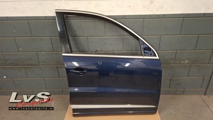 Portière 4portes avant droite d'un Volkswagen Tiguan (LH5X), Volkswagen, -, 3 mois de garantie, Utilisé