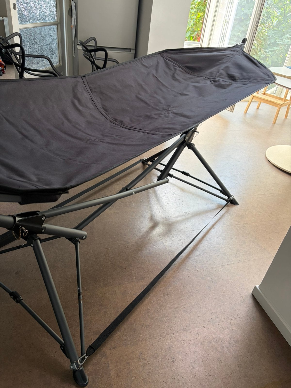 1-persoons hangmat met vrijstaand metalen frame – grijs, Tuin en Terras, Met standaard, Ophalen of Verzenden, Zo goed als nieuw