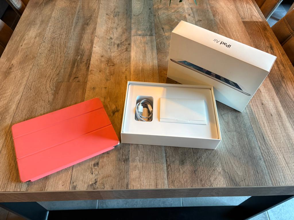 Apple iPad Air, Informatique & Logiciels, Apple iPad Tablettes, Autres modèles, Wi-Fi, 10 pouces, Argent, Enlèvement ou Envoi
