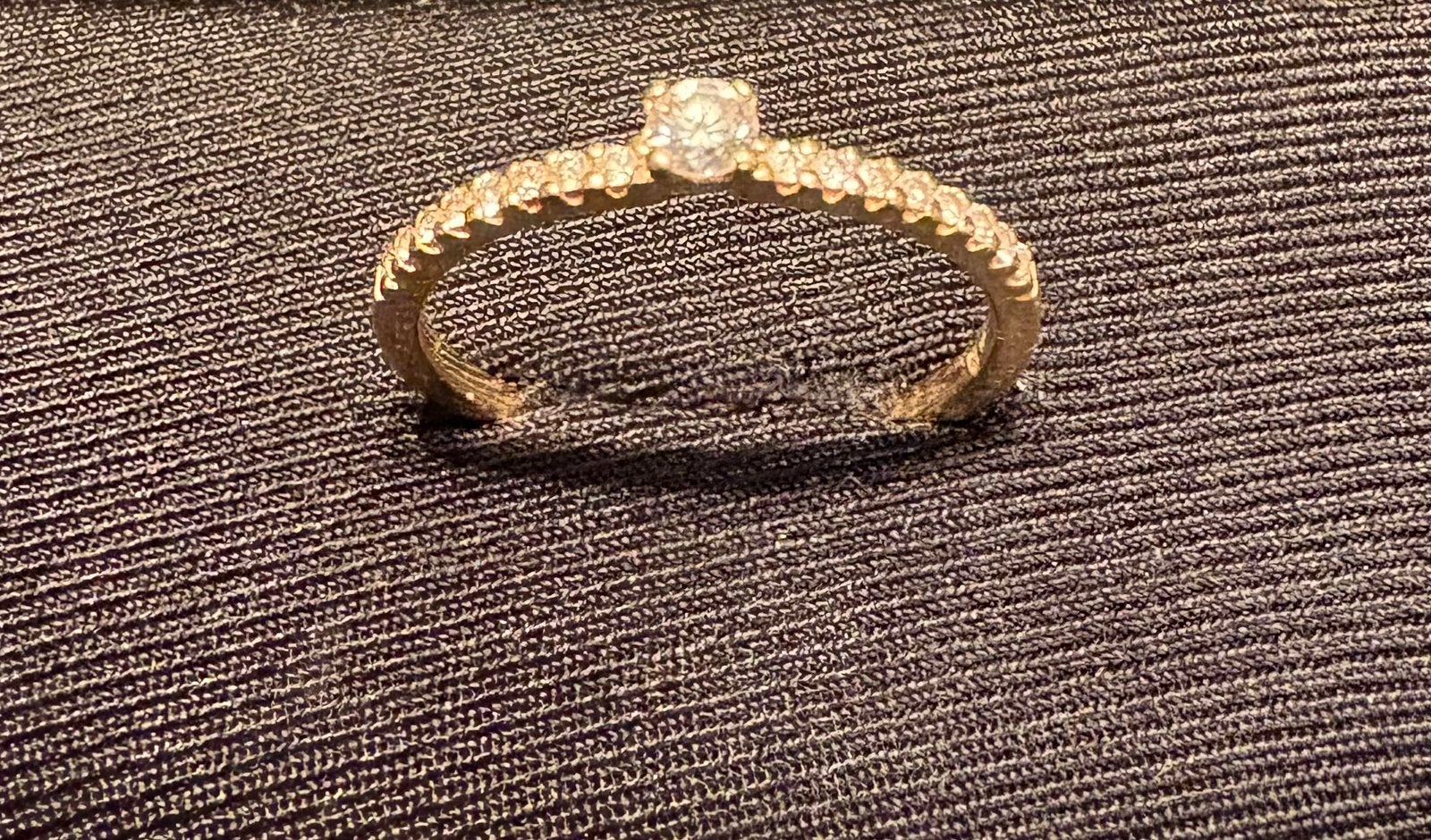 18k gouden ring met echte diamantjes in perfecte staat!, Ophalen, Zo goed als nieuw