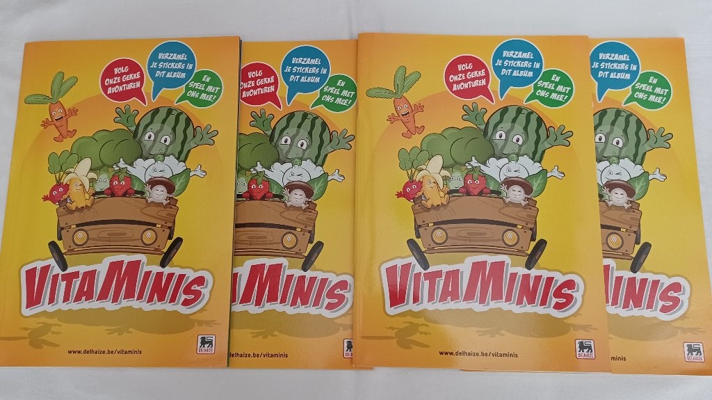 4 albums Vitaminis (2017), Enlèvement ou Envoi, Comme neuf, Plusieurs autocollants
