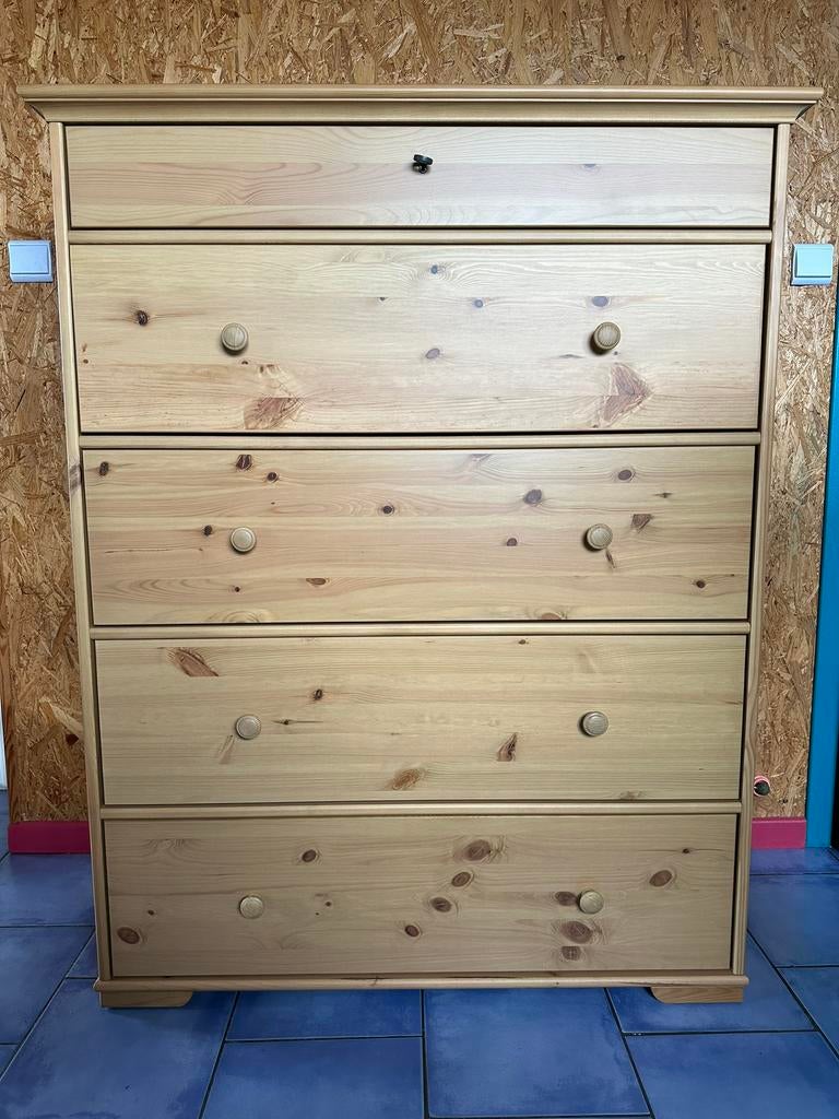 Commode Ikea en pin massif, Maison & Meubles, Armoires | Commodes, Neuf, 25 à 50 cm, 5 tiroirs ou plus, 100 à 150 cm