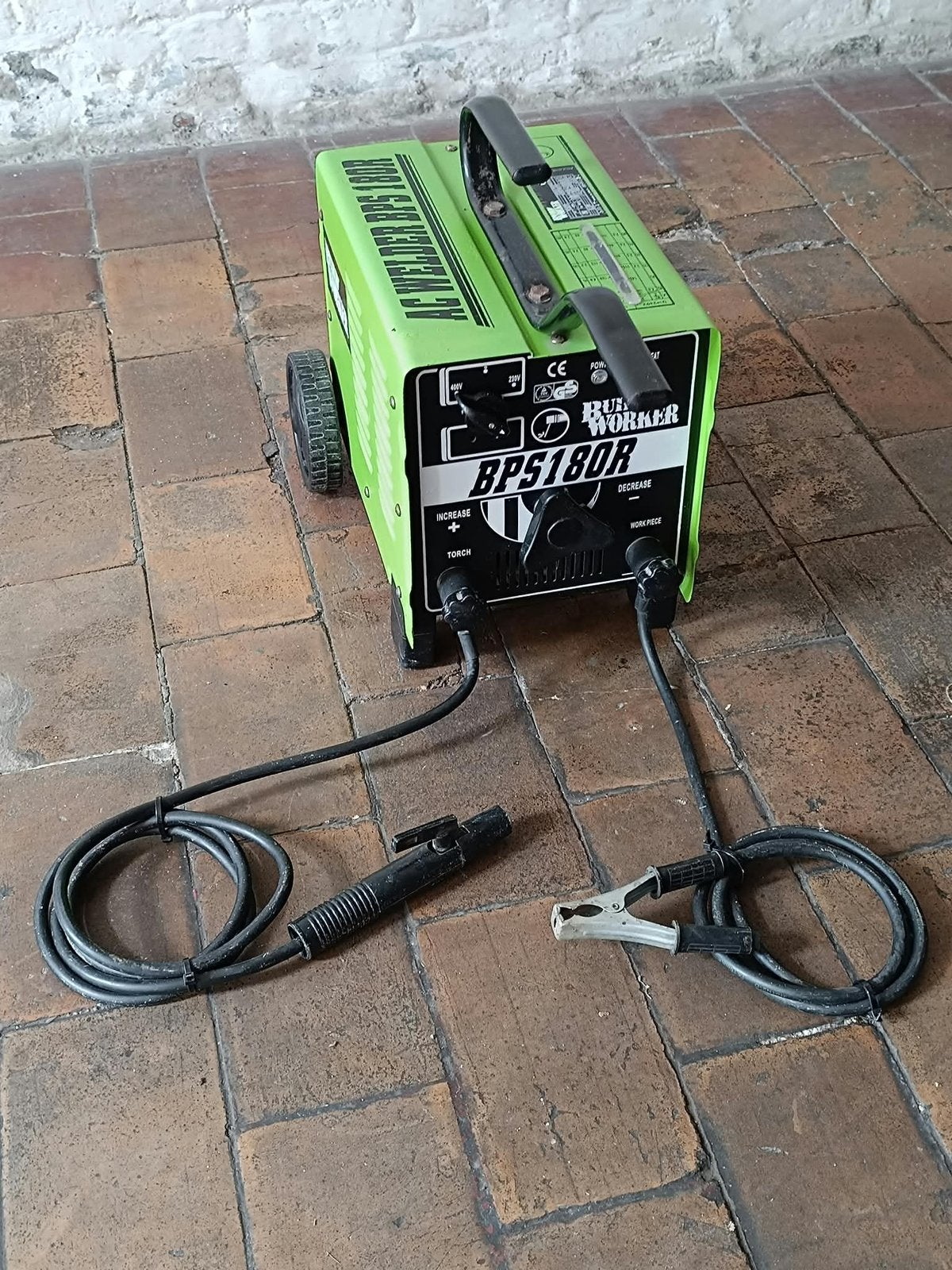 Poste à souder 180 Ampères sur roues état neuf, Enlèvement, Comme neuf, Électrodes