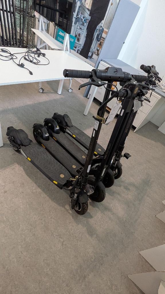 4 steps in uitmuntende staat + 1 voor onderdelen YEEPME, Fietsen en Brommers, Ophalen, Zo goed als nieuw, Elektrische step (E-scooter)