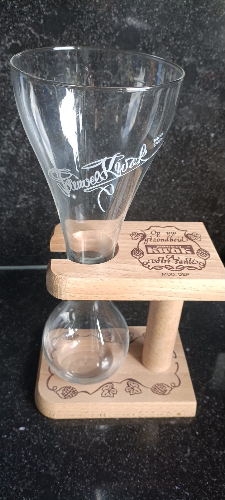 Bierglas plus houten houder bierglas Kwak br Bosteels Buggen, Ophalen of Verzenden, Bierglas