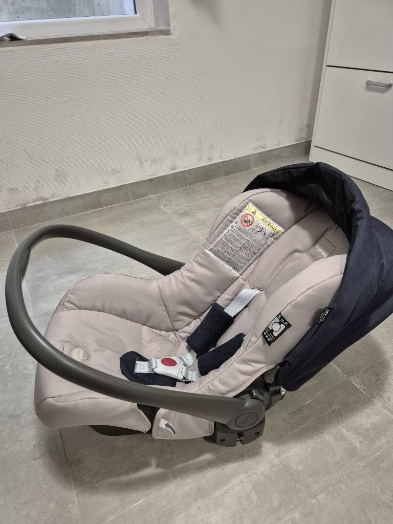 Autostoeltje 0-13 kg met 2 onderstellen (Isofix/niet Isofix), Ophalen, Zo goed als nieuw, Overige merken, Isofix