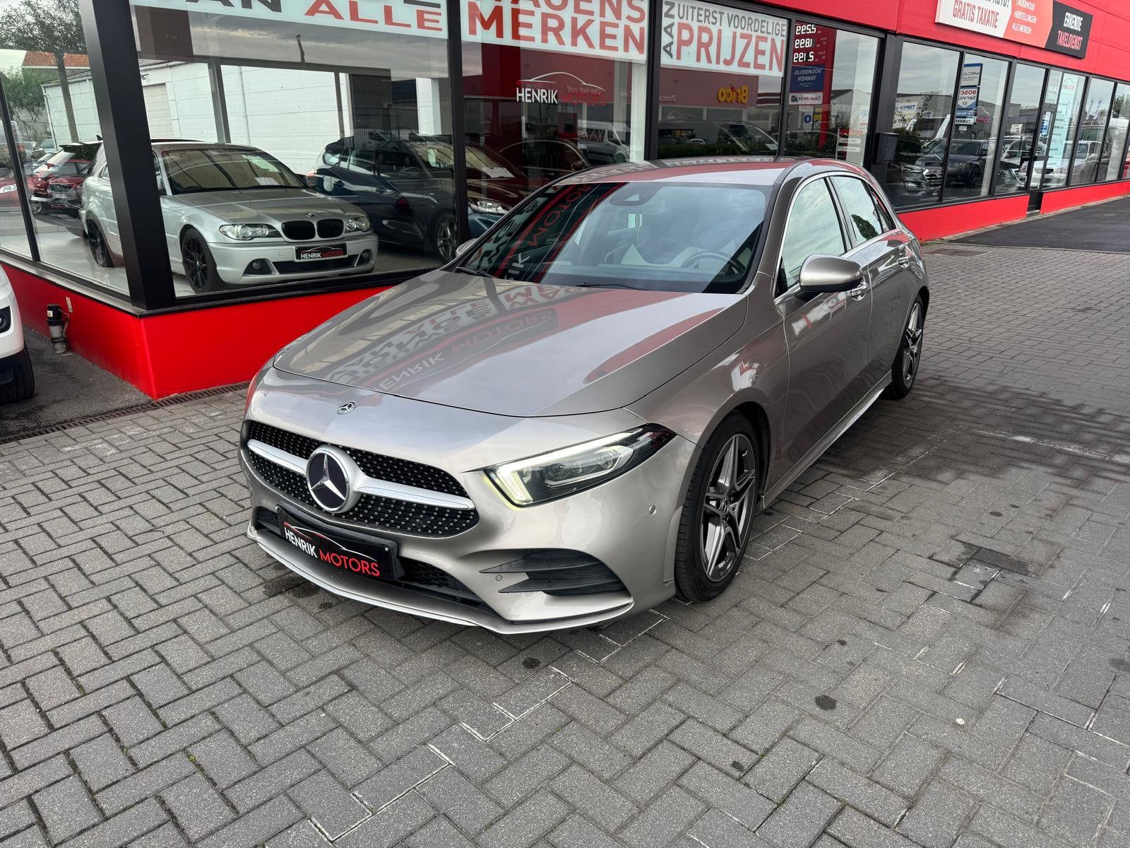 Mercedes-Benz A180•