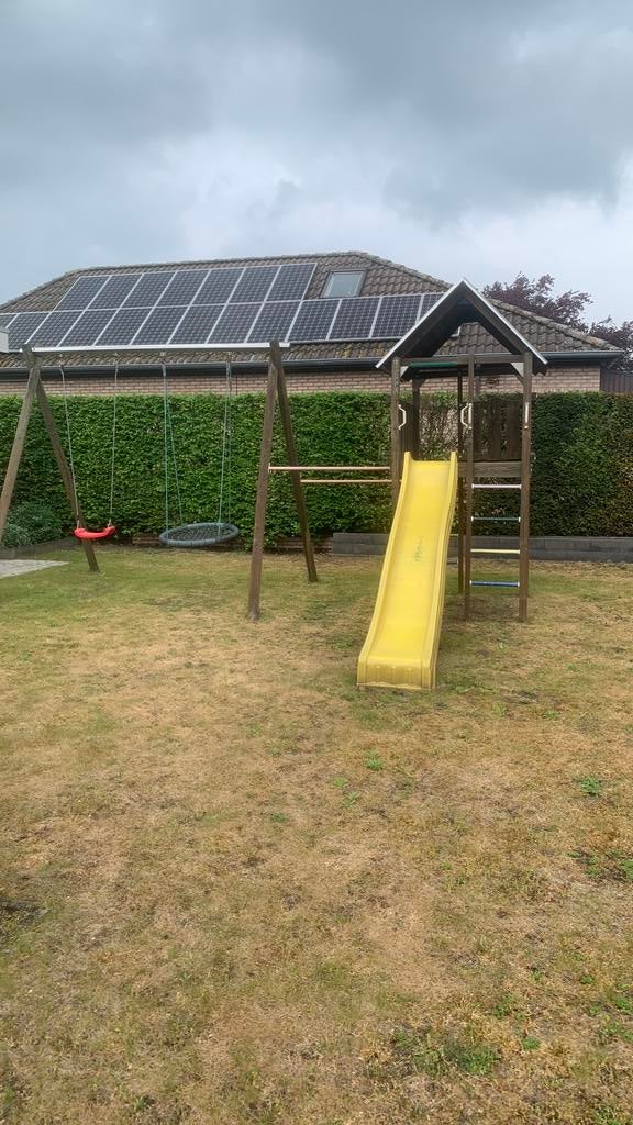 Speelhuisje met twee schommels en glijbaan, Kinderen en Baby's, Speelgoed | Buiten | Speeltoestellen, Ophalen, Gebruikt, Glijbaan