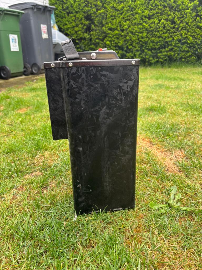EBMX 60v 65 ah Surron batterij, Fietsen en Brommers, Ophalen, Zo goed als nieuw