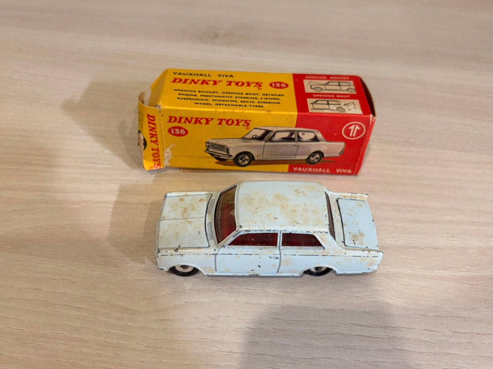 Dinky Toys Vauxhall Viva réf. 136 boîte originale -années 60, Enlèvement ou Envoi, Utilisé, Voiture, Dinky Toys