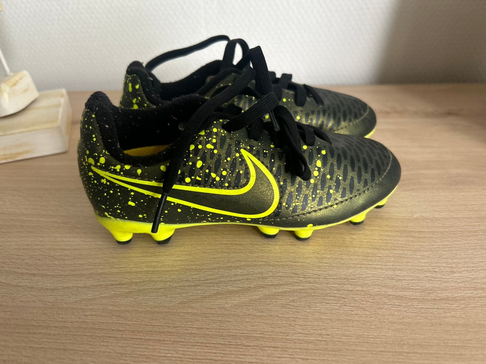 Nike voetbalschoenen maat 27, Sports & Fitness, Football, Enlèvement ou Envoi, Comme neuf, Chaussures