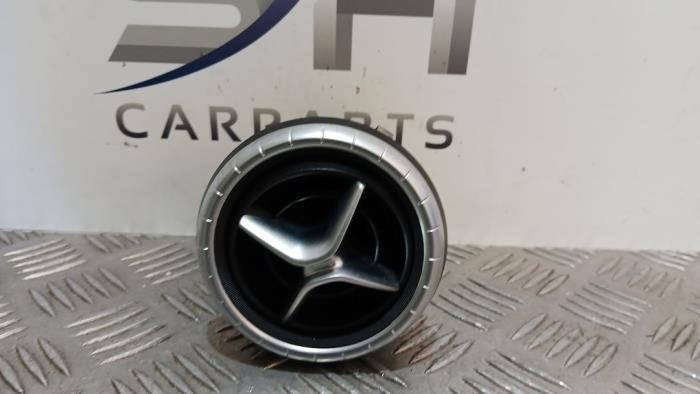 Grille aération tableau de bord d'un Mercedes CLA, 3 mois de garantie, Utilisé, -, -