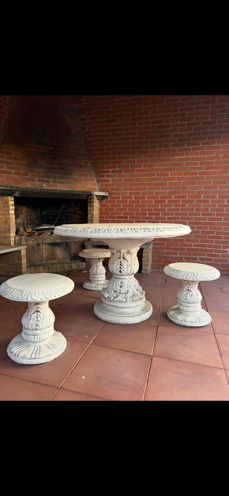Witte beton tafel (zonder stoelen), Ophalen, Gebruikt