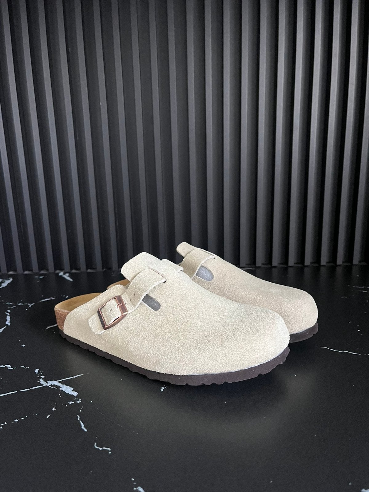 Birkenstock Boston Suède Taupe/Beige – Maat 41, Kleding | Heren, Overige kleuren, Klompen, Nieuw, Ophalen of Verzenden