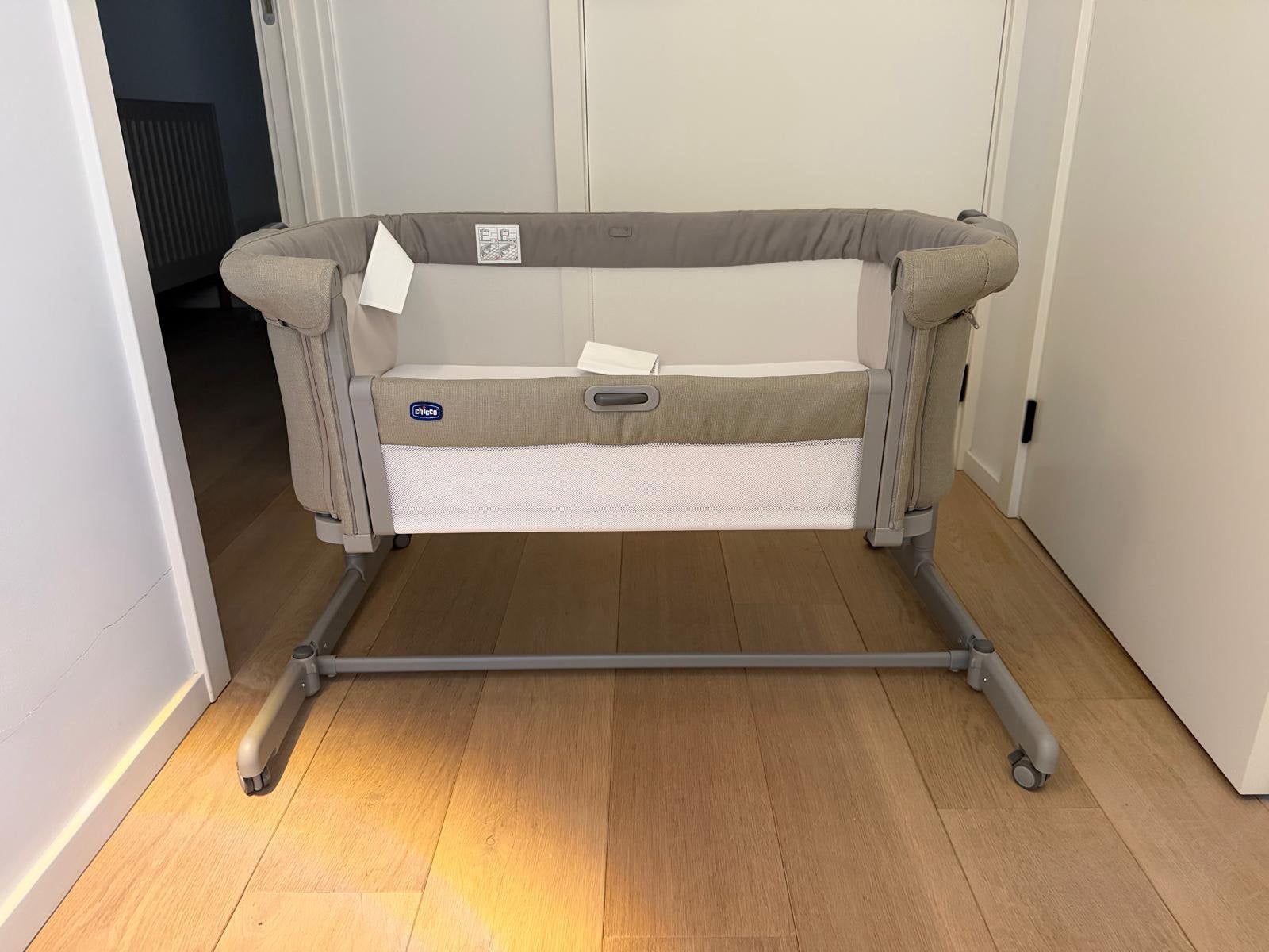Co-sleeper wieg chicco next2me, Ophalen, Zo goed als nieuw