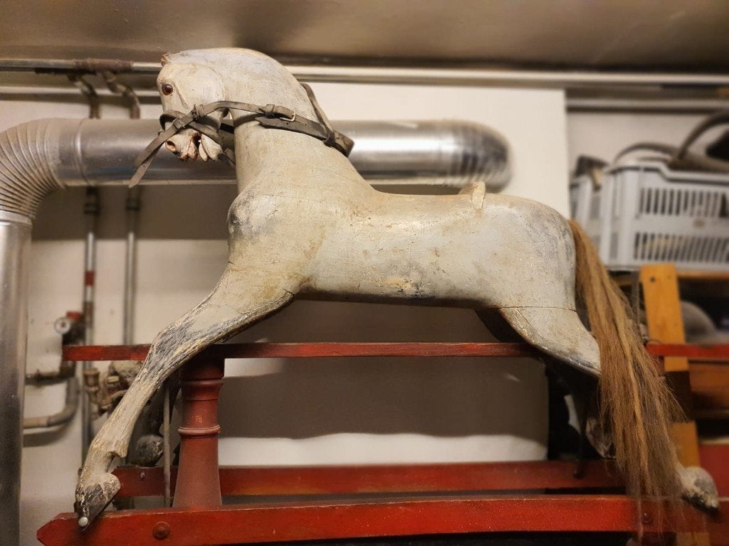 Cheval à Bascule ancien sur piétement de sécurité, Enlèvement