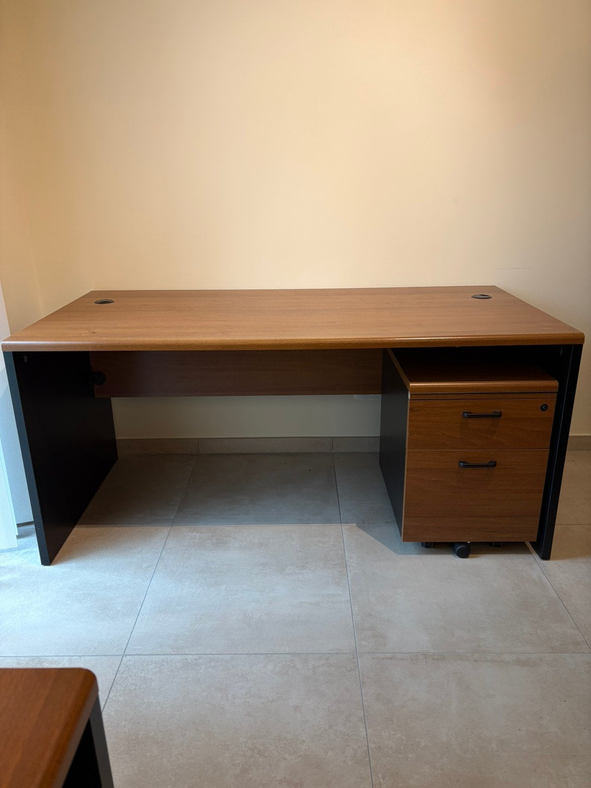 Grand bureau avec module sur roulettes, 160 cm, Goulotte de câbles, Enlèvement, Utilisé