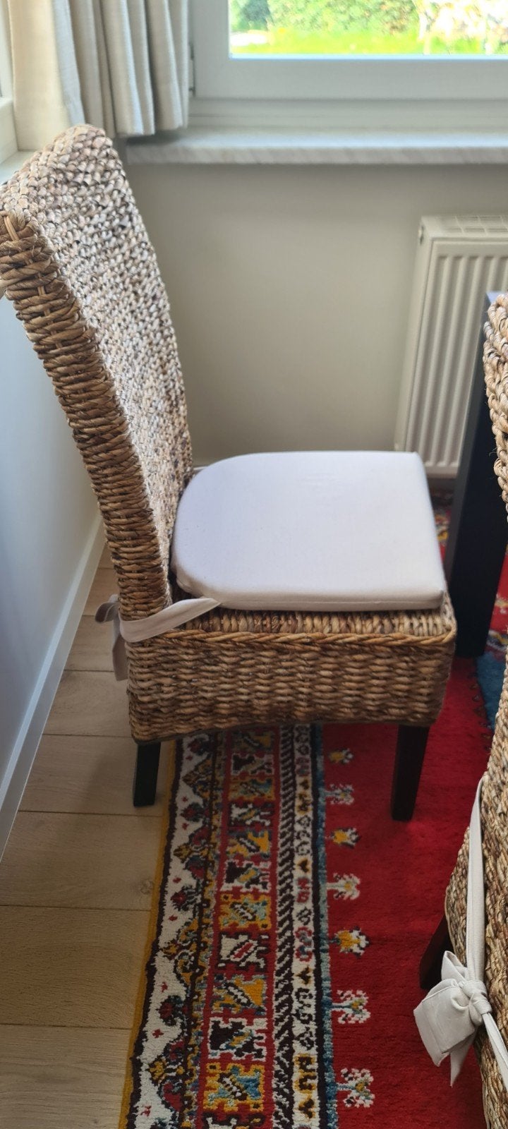 Eetkamerstoelen van gewoven bananenblad met kussens 6 St 70€, Huis en Inrichting, Ophalen