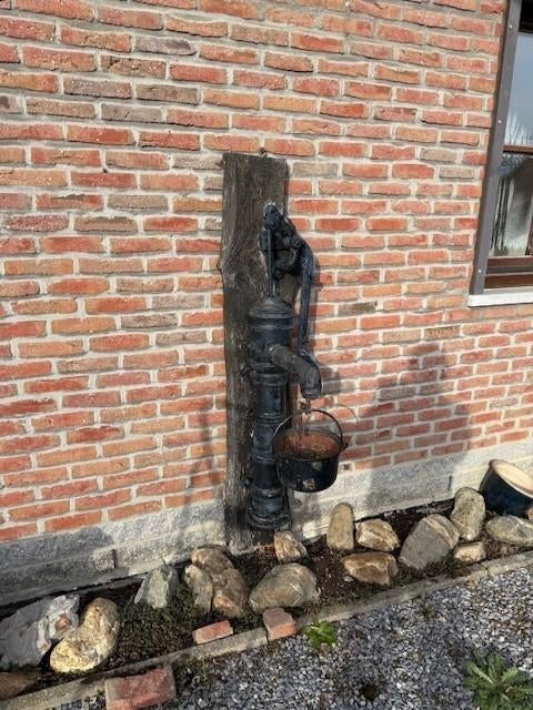 Oude gietijzeren tuinpomp complete gietijzeren pot, Ophalen, Gebruikt