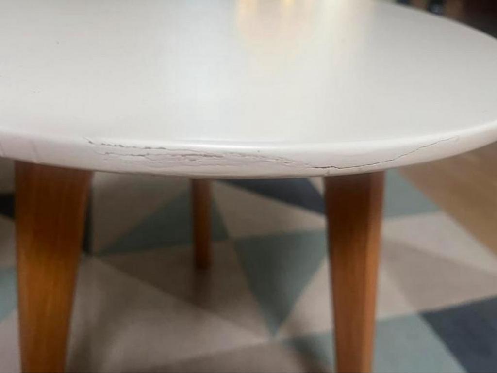 Witte bijzettafeltjes met houten pootjes, Huis en Inrichting, Ophalen, Kunststof, Gebruikt, Rond