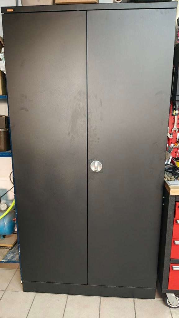 Metalen opbergkast nieuw in verpakking, Ophalen