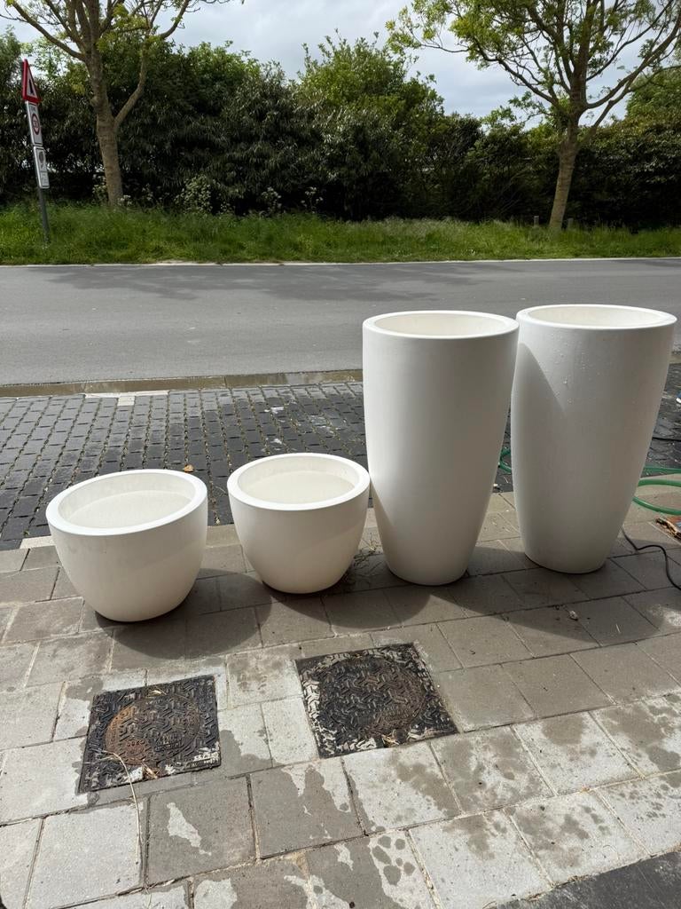ELHO Ronde Bloembakken en Verlichte bartafel, Ophalen, Zo goed als nieuw, Kunststof