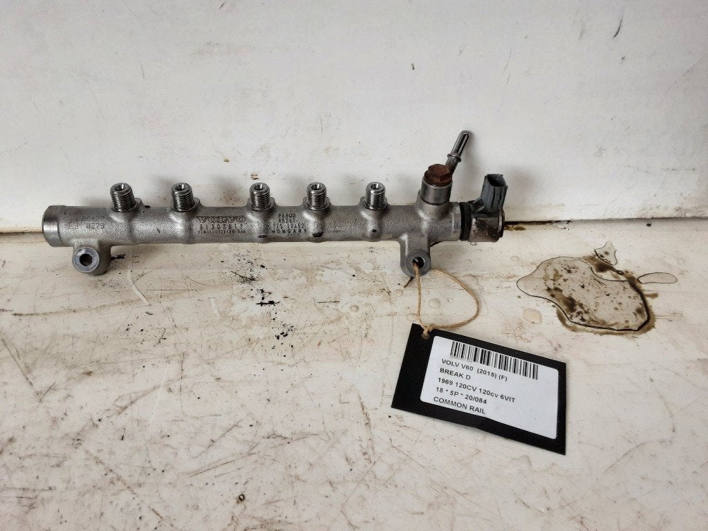 RAMPE D'INJECTION Volvo V60 I (FW / GW) (31303612), Utilisé, Volvo