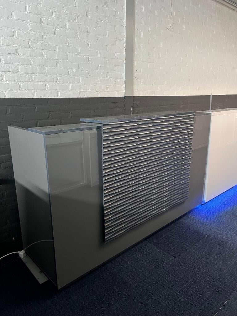 JOLI COMPTOIR DE RÉCEPTION, Enlèvement