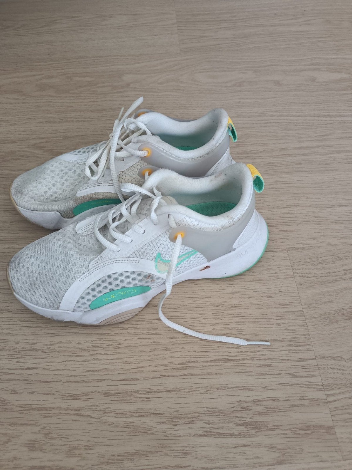 dames nike schoenen, Kinderen en Baby's, Kinderkleding | Schoenen en Sokken, Ophalen, NIKE, Gebruikt, Meisje