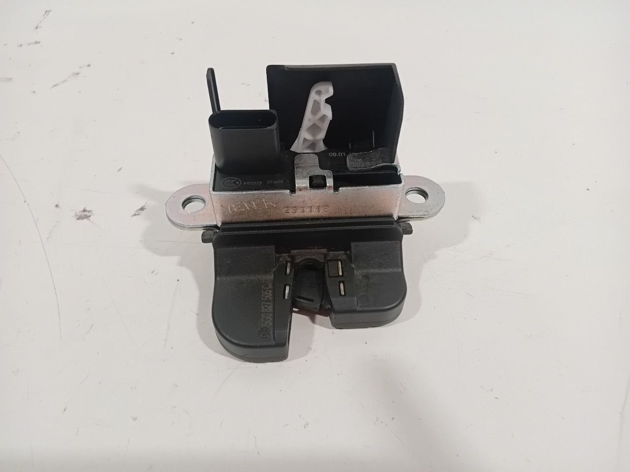 Slot mechaniek kofferdeksel achterklep elektrisch Volkswagen, Onderdelen@venauto.nl, Van der Ven Autorecycling B.V., Gebruikt