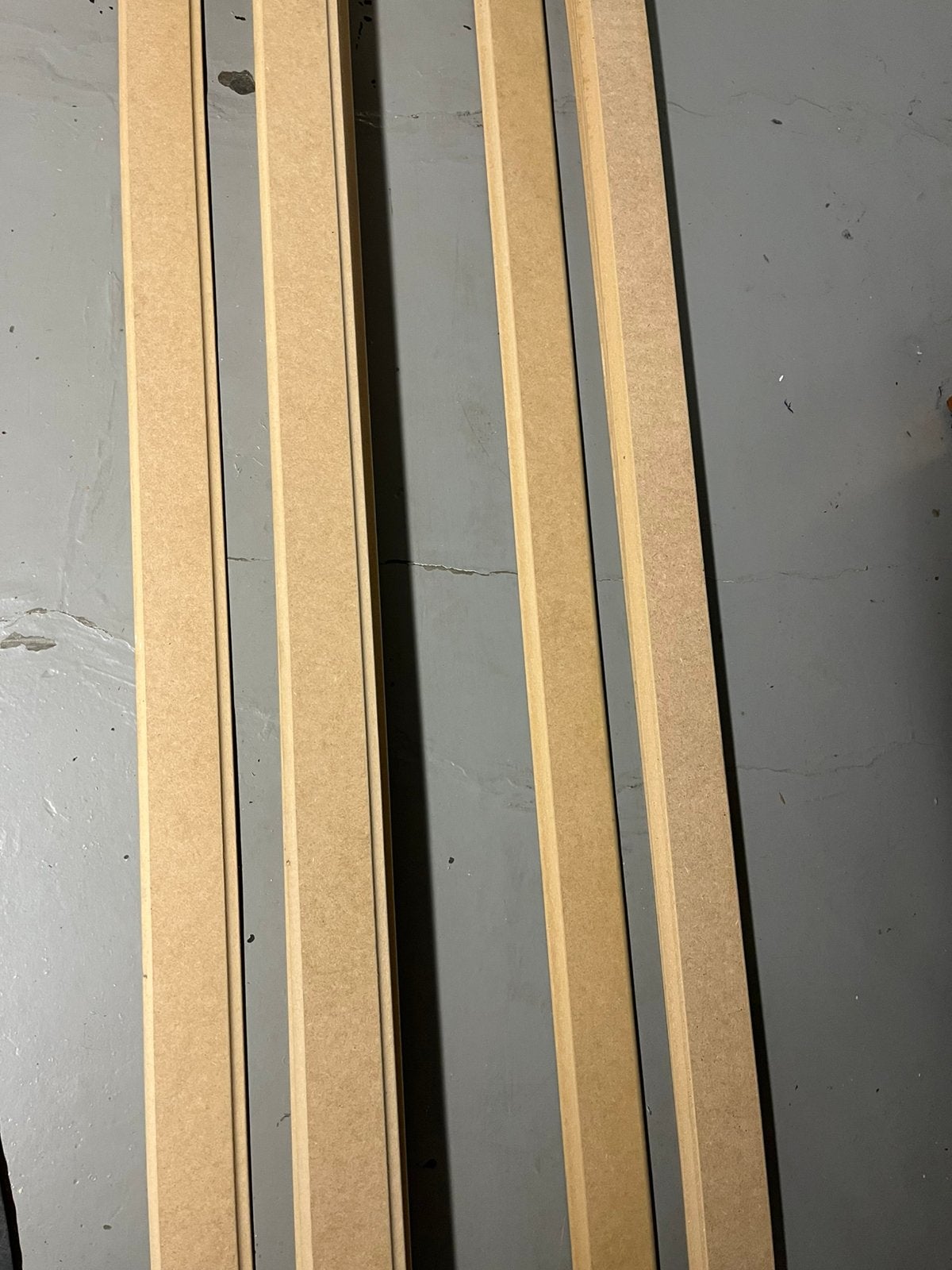Lot van 10 + 4 mdf plinten van 2m 10 lengte, Doe-het-zelf en Bouw, Plinten en Afwerking, Ophalen, Zo goed als nieuw, MDF, Plinten