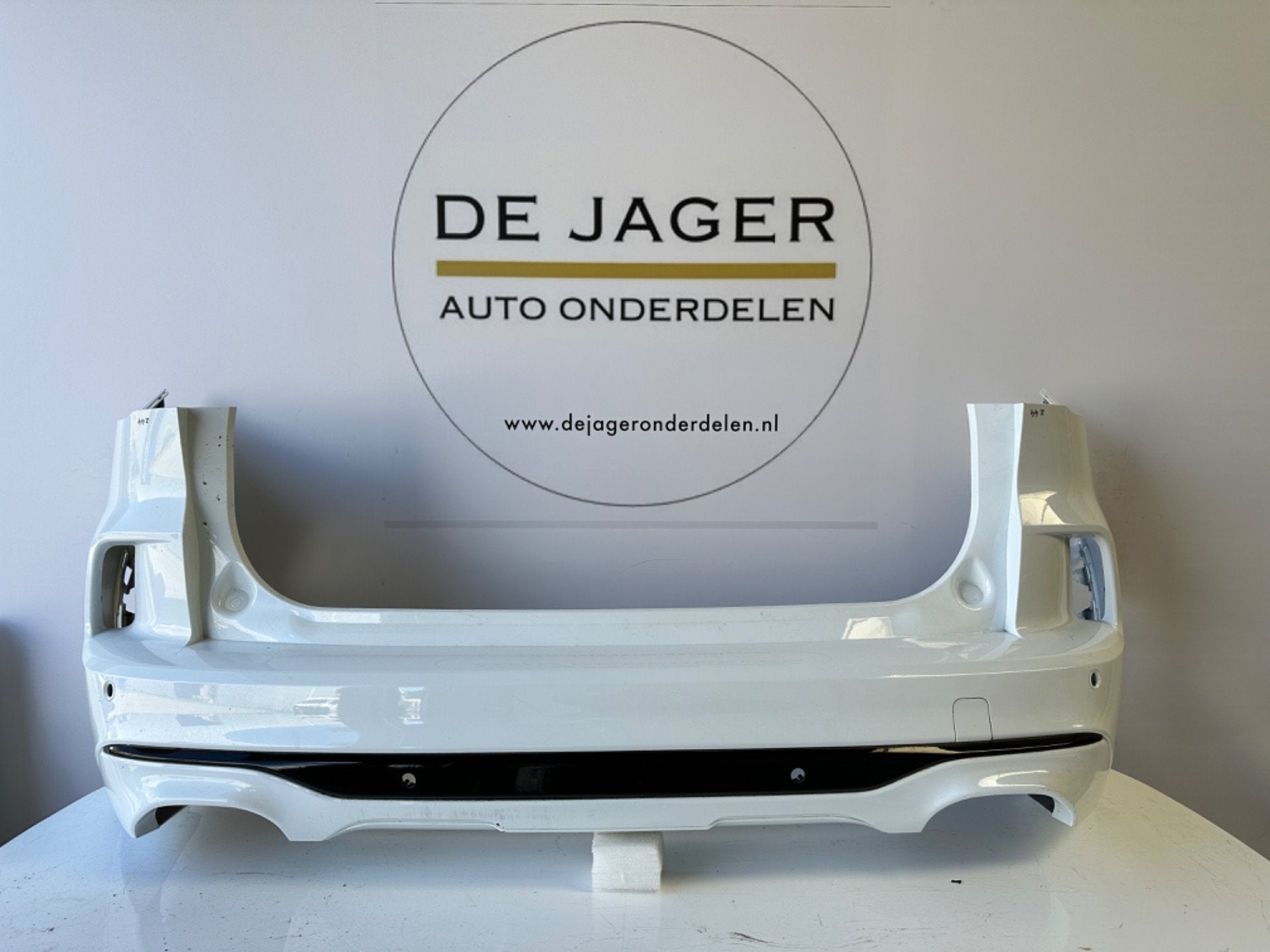 FORD KUGA MK3 ST-LINE ACHTERBUMPER PARE-CHOCS LV4B-17A894-DJ, Pare-chocs, Info@ford.com, Ford Motor Company, American Road 1
48126  Dearborn