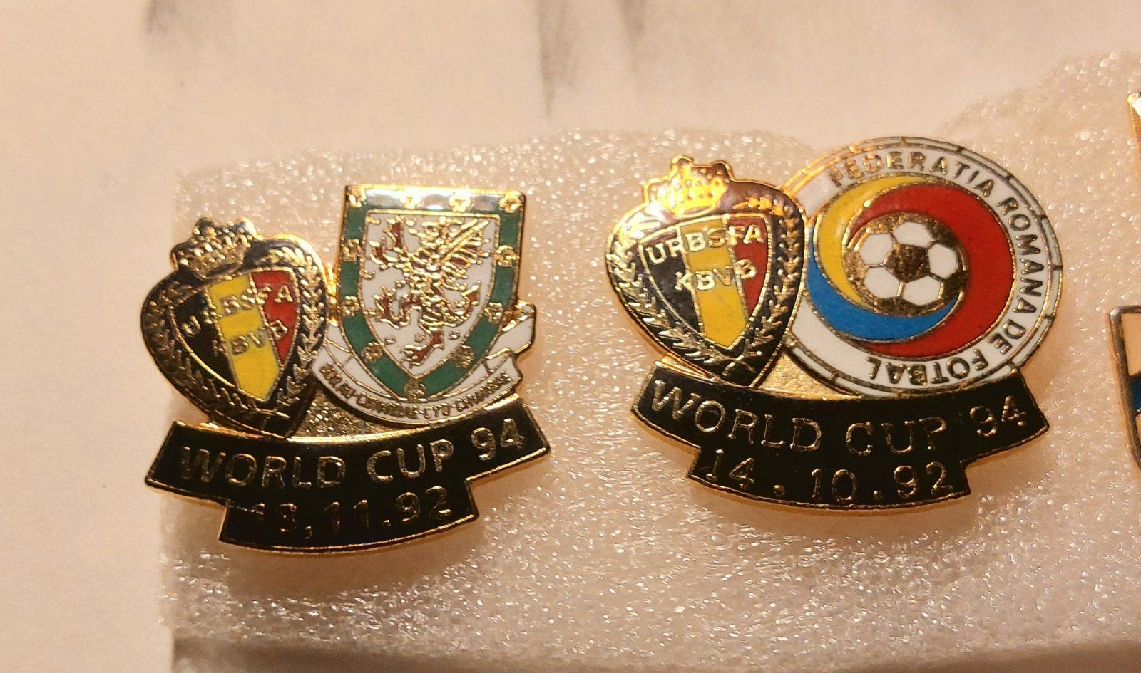 lot pin's , broches , èpinglettes football, Enlèvement ou Envoi